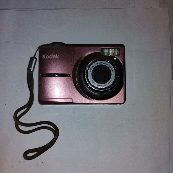 Kodak Easyshare C913 9.2 MP 3x Optical Zoom Atmospheric Lens PARTS OR REPAIR - Picture 1 of 7